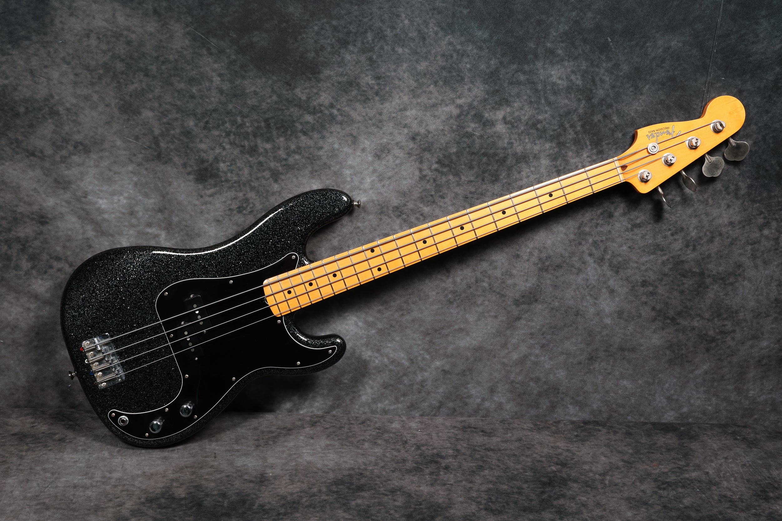 2022 Fender MIJ Luna Sea , J Signature Precision, Black Gold
