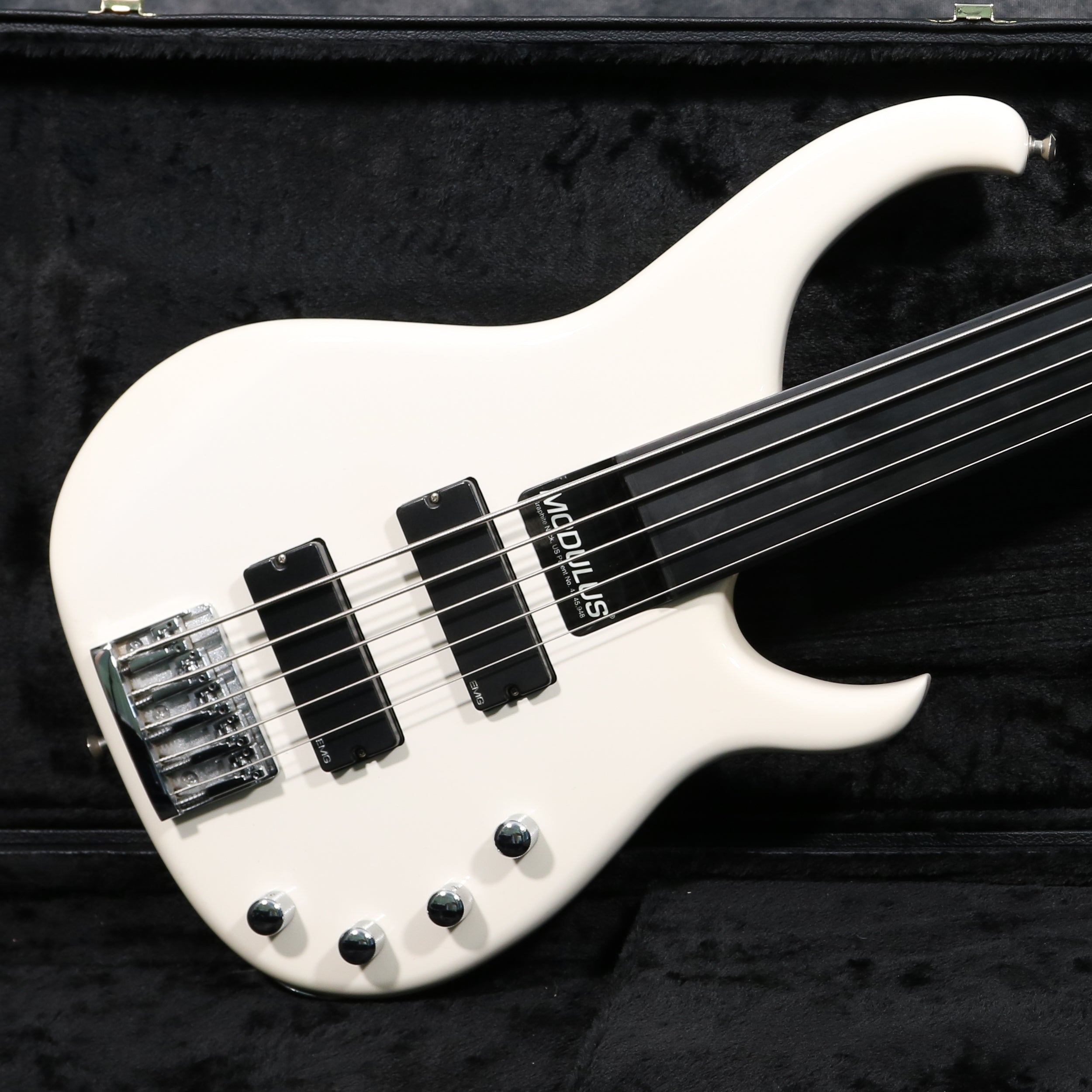 1993 Modulus Quantum 5 Fretless, White – Andy Baxter Bass & Guitars